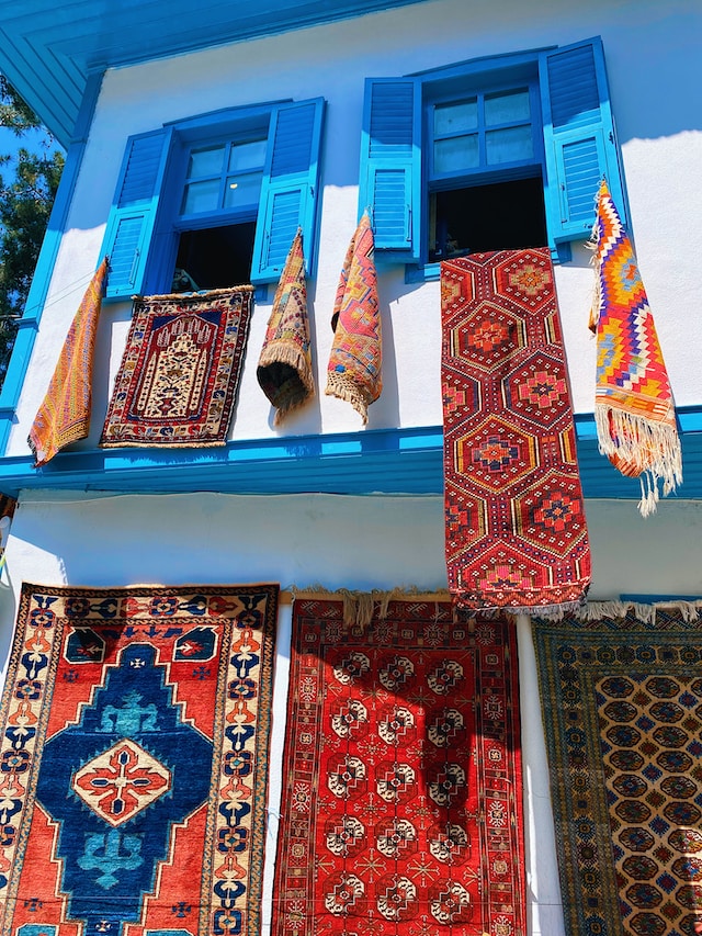 How to incorporate Frontier town-inspired rugs into your home decor